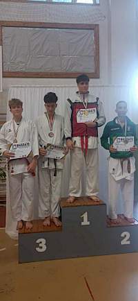 Éremeső és Sportszerű Küzdelmek a XI. Szerencsi Országos SKD-SKDUN Ippon-Shobu - Sensei Varga Csaba Emlékversenyen kép 9
